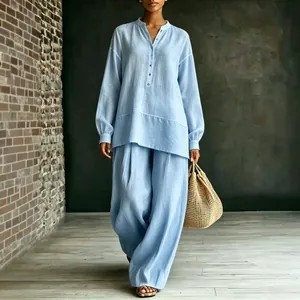 Dames casual lichtblauw tweedelig pak met tuniek met lange mouwen en wijde pijpen broek