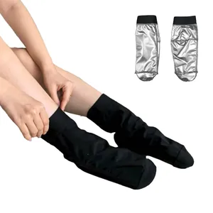 Détail des couvre-pieds de sauna noirs et argentés avec un revêtement de sudation