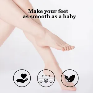 Gros plan montrant des pieds lisses après l'utilisation de chaussettes hydratantes.