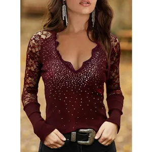 Eleganter weinroter V-Ausschnitt Slim-Fit Top mit Spitzenärmeln und silberner Strassstein-Verzierung