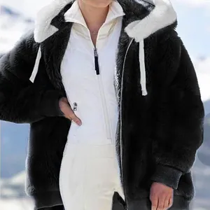Warme zwarte pluche jas met capuchon voor dames, witte imitatiebontvoering en ritssluiting.