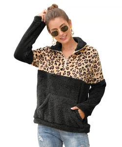 Detail des mit Leopardenmuster und Schwarz gespleißten Fleece-Sweatshirts für Damen