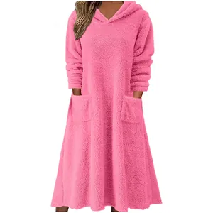 Robe d'intérieur à capuche en peluche rose, coupe ample et poches avant confort