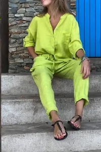 Vue détaillée de l'ensemble deux pièces en coton et lin pour femmes en vert citron