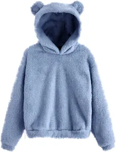 Comfortabele blauwe pluizige hoodie met schattige berenoren op de capuchon en zachte stof.