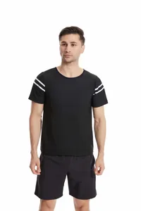 Détail du t-shirt de sauna noir pour homme avec rayures blanches aux manches