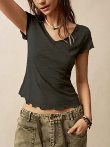 Damen T-Shirt mit V-Ausschnitt im Boho-Stil in Dunkelgrau mit wellenförmigem Saum