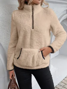 Gemütliches beiges Langhaar-Plüsch-Sweatshirt mit halbem Reißverschluss für Damen.