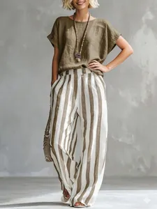 Conjunto de verano para mujer con camiseta verde oliva y pantalones anchos de rayas