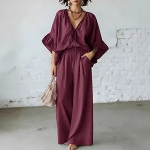 Elegantes sommerliches zweiteiliges Leinen-Set mit V-Ausschnitt-Oberteil und weiter Hose