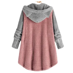 Roze en grijze pluche hoodie met kattenoren en onregelmatige zoom achterkant weergave