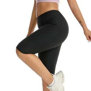 Vue détaillée d'un short de fitness noir taille haute pour femme avec gainage
