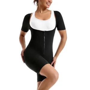 Detailaufnahme eines schwarzen Damen-Sauna-Bodys mit kurzem Arm und Reißverschluss