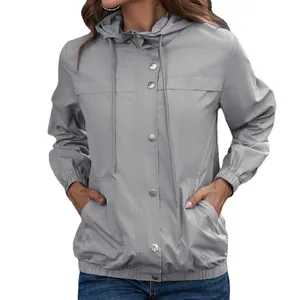 Wasserfeste Damen Windjacke mit Kapuze in Grau für Outdoor-Sportarten und Wandern