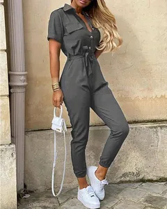 Combinaison cargo gris anthracite à manches courtes avec col et ceinture femme