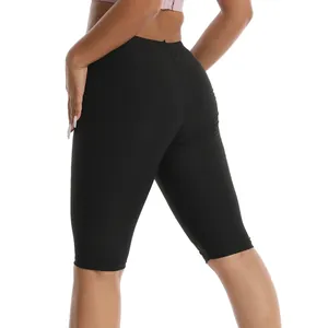 Vue détaillée du dos d'un short de sauna à compression noir taille haute pour le fitness