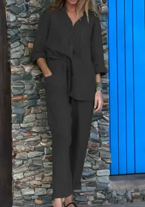 Ensemble deux pièces élégant en lin noir avec chemise et pantalon chic pour femmes