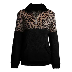 Weicher Sherpa-Fleece-Pullover mit Leopardenmuster, Viertelreißverschluss und Tasche.