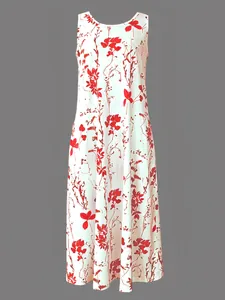 Ärmelloses weißes Maxikleid mit rotem Blumenmuster für den entspannten Strandurlaub