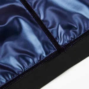 Vue détaillée d'une combinaison de sudation bleu métallique de haute qualité pour le fitness