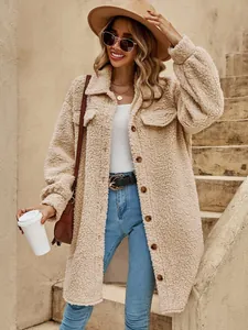 Abrigo largo de peluche beige con botones y cuello de solapa para mujer invierno.