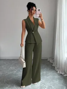 Elegante completo gilet senza maniche verde scuro e pantaloni a gamba larga per ufficio