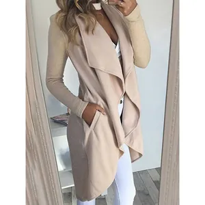 Elegante gilet lungo beige da donna con revers a cascata e comode tasche laterali