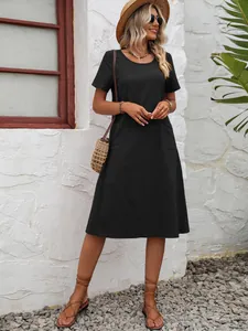 Robe élégante en coton et lin noir à manches courtes avec poches latérales pratiques