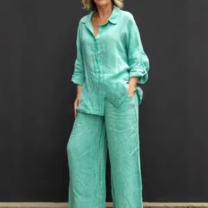 Lässiges Damen-Set aus türkisfarbenem Leinenhemd und lockerer Hose mit weitem Bein