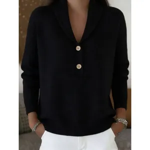 Élégant pull en maille noir pour femme avec col polo et détails de boutons décoratifs
