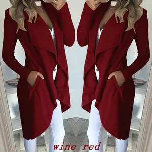 Elegante trench lungo rosso vino da donna con collo a rever e vestibilità slim