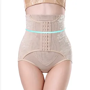 Detailansicht der hoch taillierten figurformenden Hose mit neun Hakenreihen und floraler Spitze