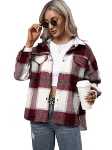Stijlvol oversized rood-wit geruit flanellen overhemdjack voor dames met borstzakken