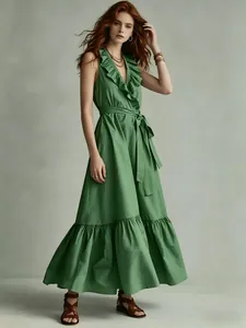 Elegante vestido largo verde sin mangas con cuello en V, volantes y cinturón de lazo