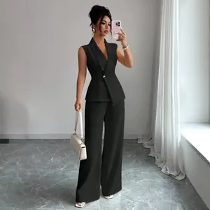 Elegante set di due pezzi con blazer nero senza maniche e pantaloni larghi da donna