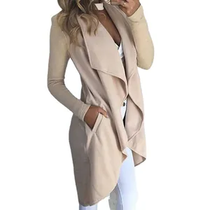 Elegante trench lungo da donna vestibilità aderente beige con risvolto a cascata.