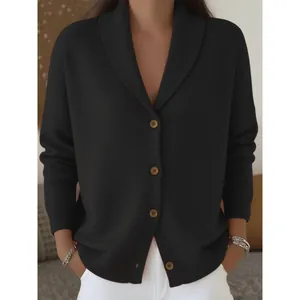 Elegante cardigan in maglia nera ampia da donna con colletto a revers e bottoni frontali
