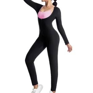 Vue détaillée d'une combinaison de sauna noire à manches longues pour le fitness