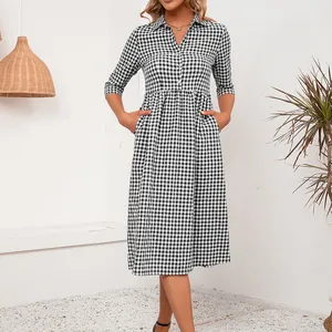 Elegante vestido camisero midi a cuadros blancos y negros con cuello y bolsillos