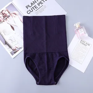 Culotte gainante sans couture à taille haute en violet foncé avec détails de texture.