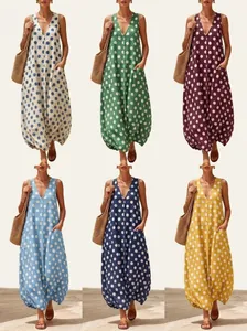 Sei opzioni di colore per l'abito lungo vintage a pois con scollo a V e tasche