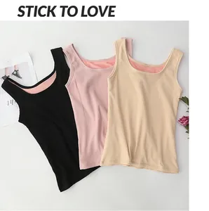 Vista detallada de las camisetas térmicas para mujer con forro polar y textura de canalé