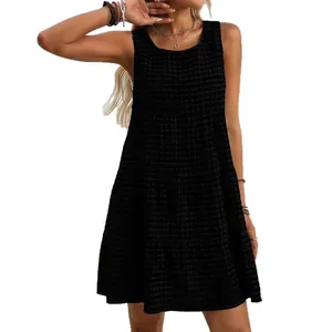 Sommerliches, loses, ärmelloses, schwarzes, kariertes Etagen-Minikleid für Damen