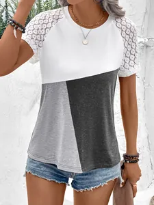 Lässiges Damen T-Shirt mit Farblock-Design und eleganten weißen Spitzenärmeln