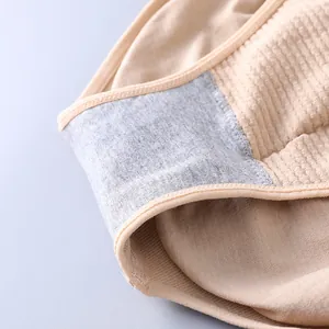 Gros plan sur le gousset en coton respirant d'une culotte gainante sans couture.