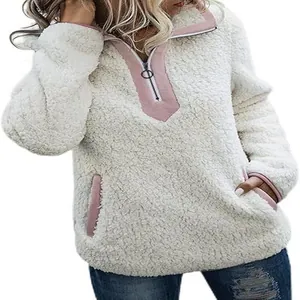 Sweat à capuche en polaire Sherpa blanche pour femme avec détails roses zippés