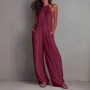 Elegante tuta bordeaux a pieghe con scollo all'americana e gamba larga moda
