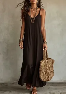 Robe longue noire bohème ample avec coupe décontractée et texture élégante pour vacances
