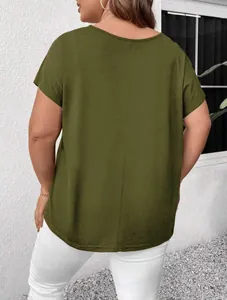 Vue arrière d'un haut décontracté à manches courtes grande taille de couleur vert olive