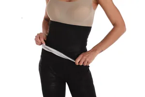 Gros plan sur la ceinture de sudation pour femmes avec doublure thermique aux ions d'argent